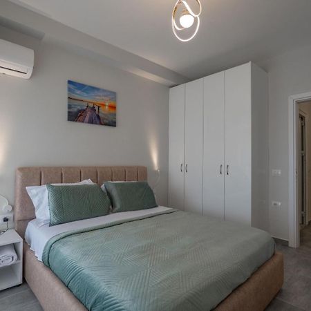 Esel Apartments Sarandë エクステリア 写真