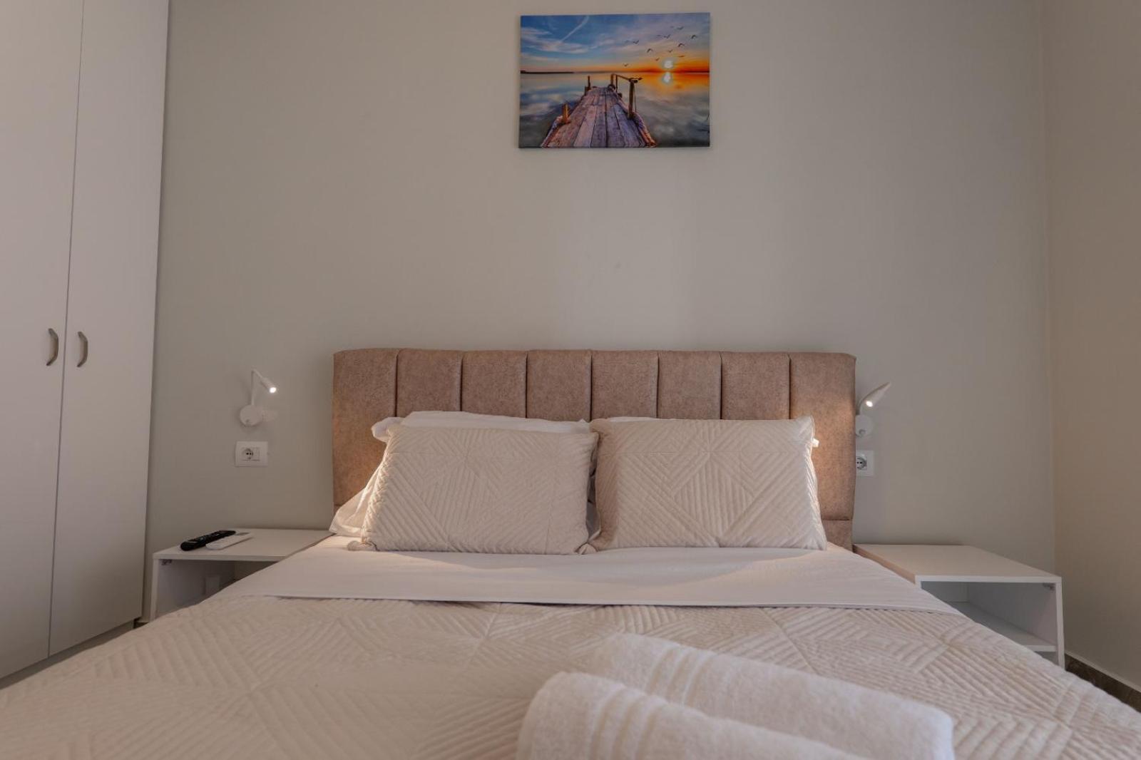 Esel Apartments Sarandë エクステリア 写真