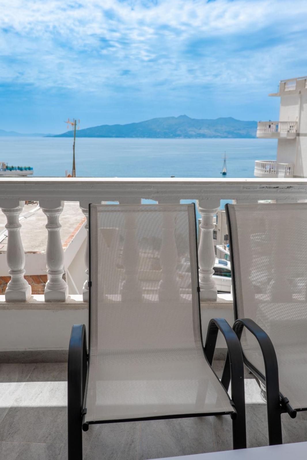 Esel Apartments Sarandë エクステリア 写真