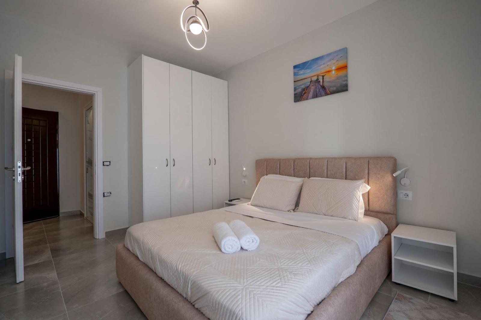 Esel Apartments Sarandë エクステリア 写真