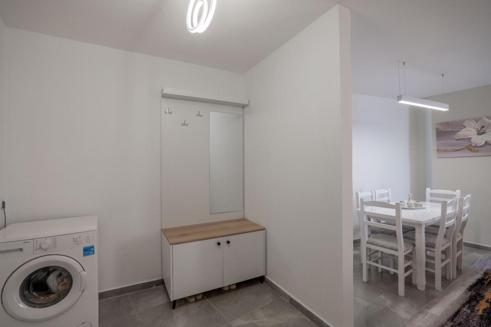 Esel Apartments Sarandë エクステリア 写真
