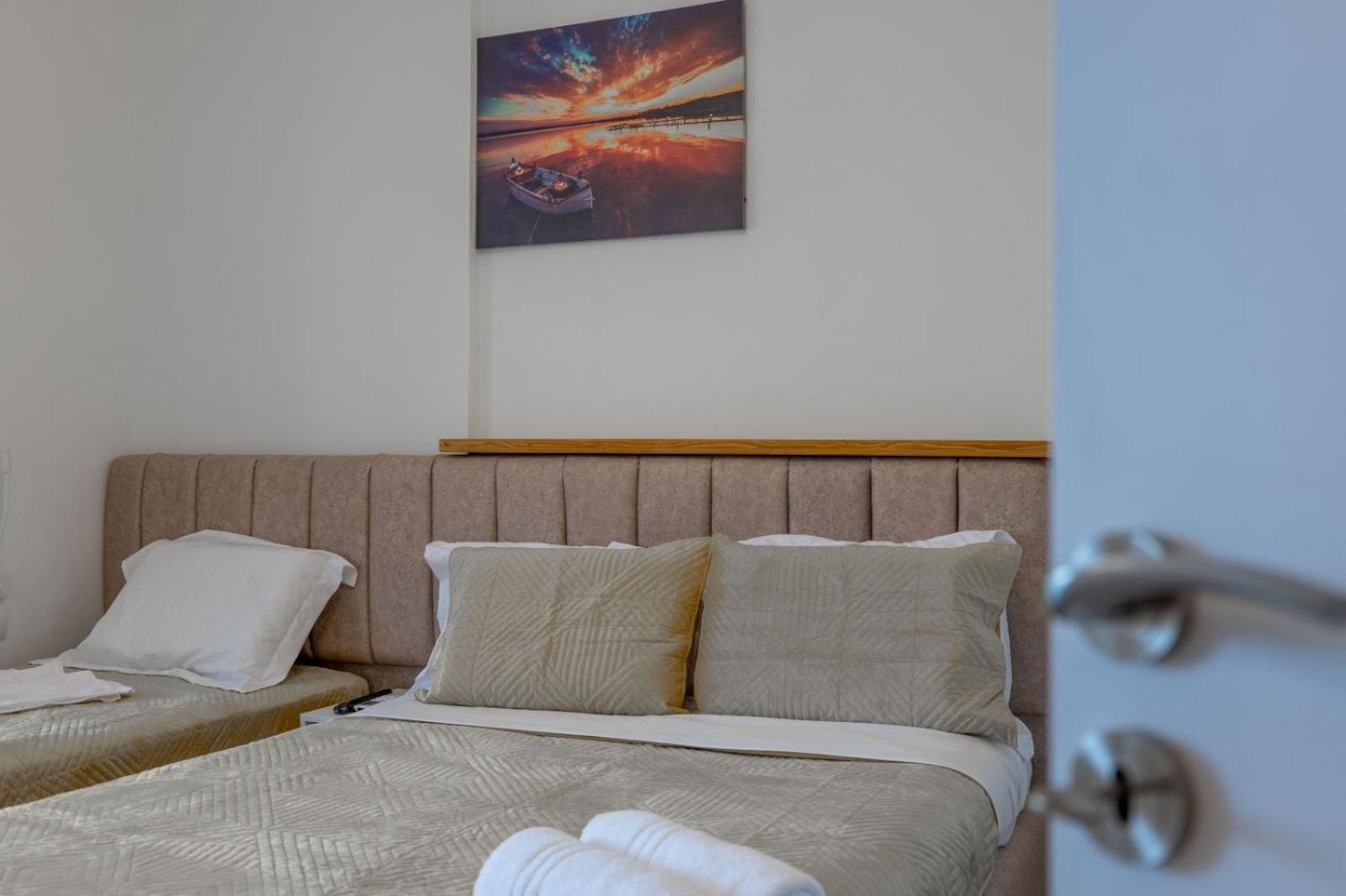 Esel Apartments Sarandë エクステリア 写真