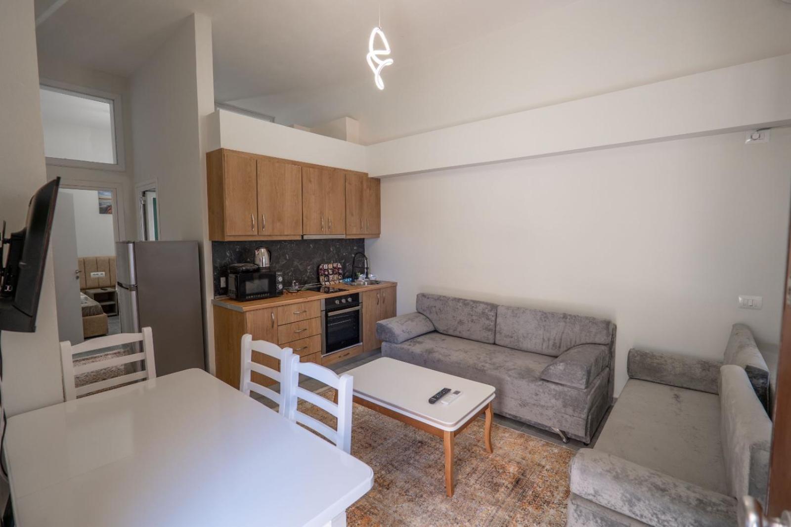 Esel Apartments Sarandë エクステリア 写真