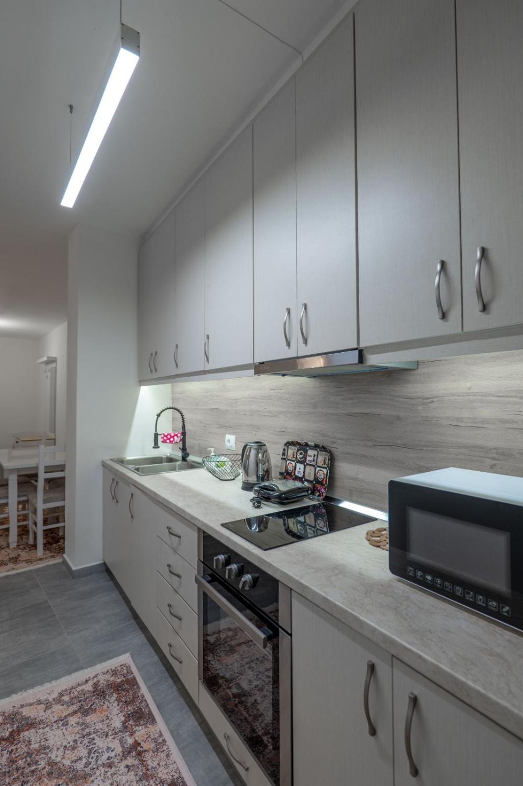 Esel Apartments Sarandë エクステリア 写真
