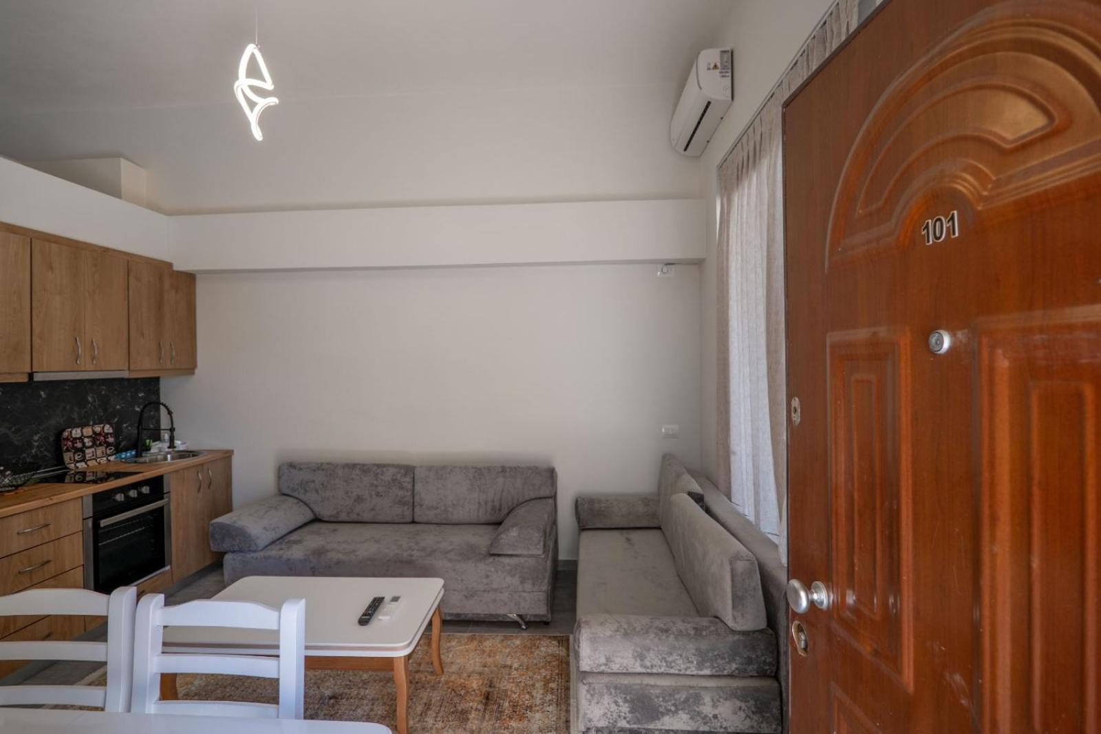Esel Apartments Sarandë エクステリア 写真