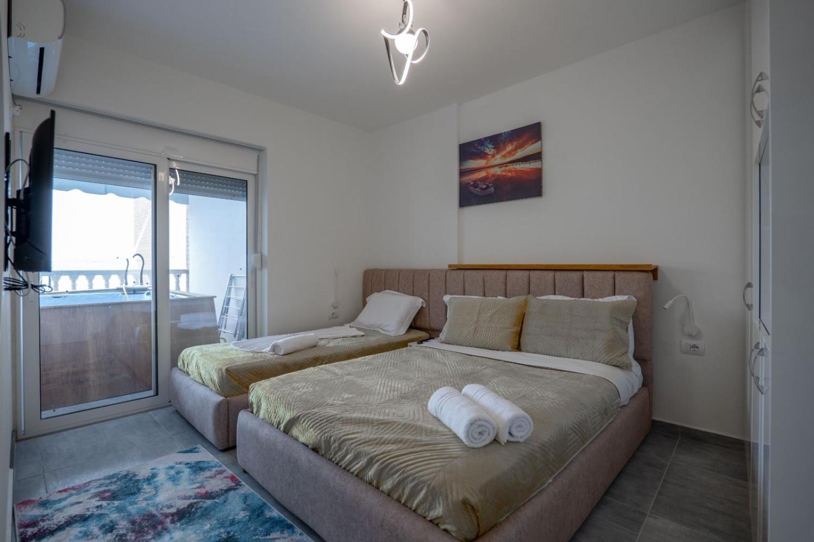 Esel Apartments Sarandë エクステリア 写真