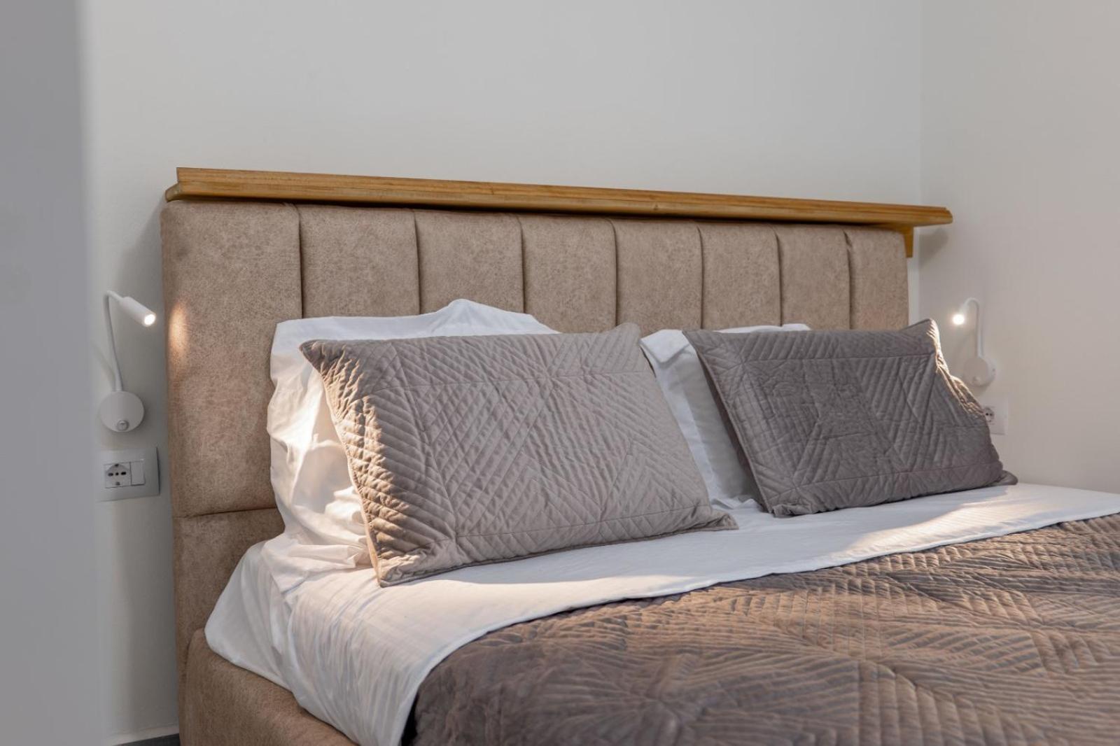 Esel Apartments Sarandë エクステリア 写真