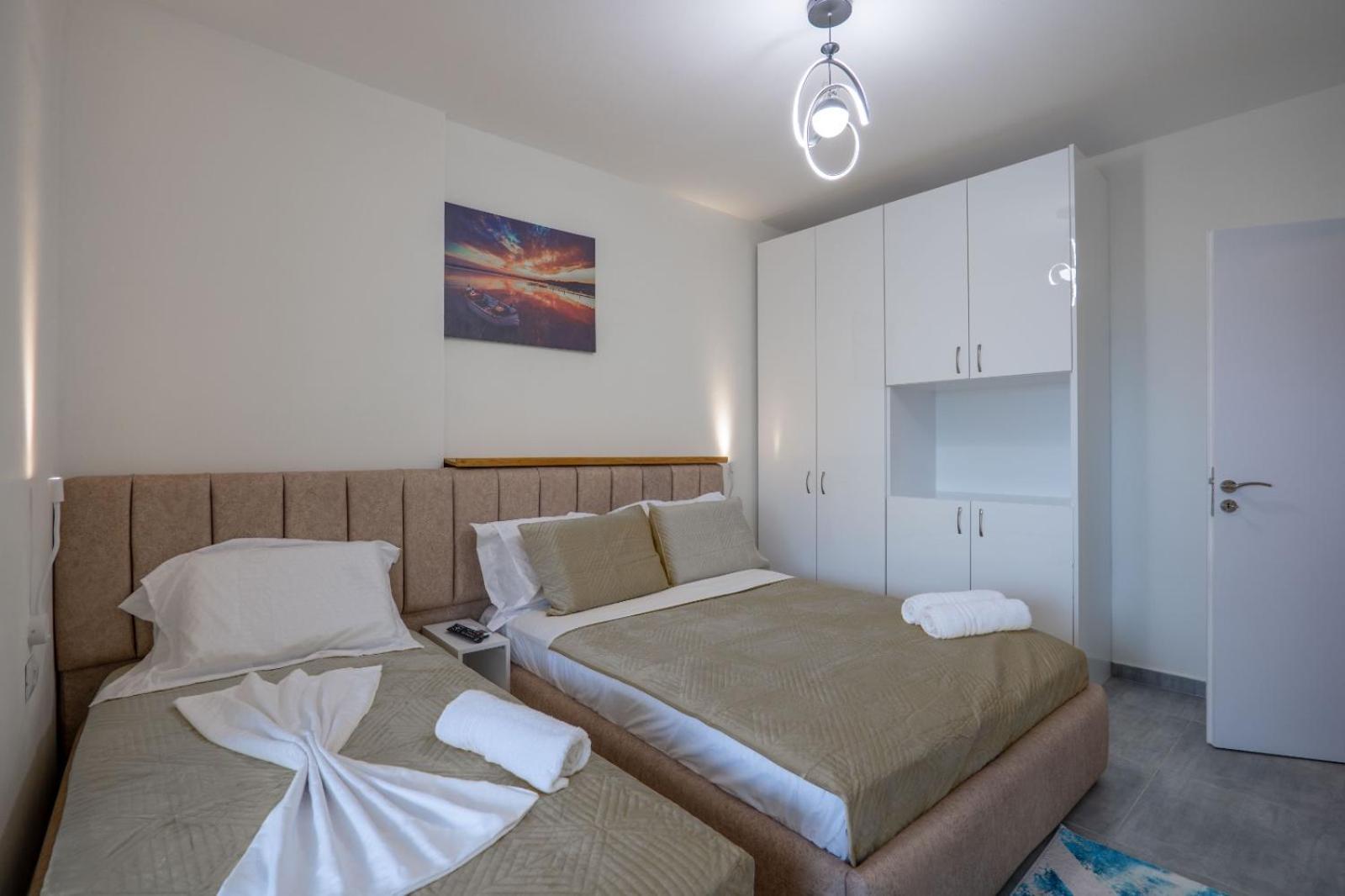 Esel Apartments Sarandë エクステリア 写真