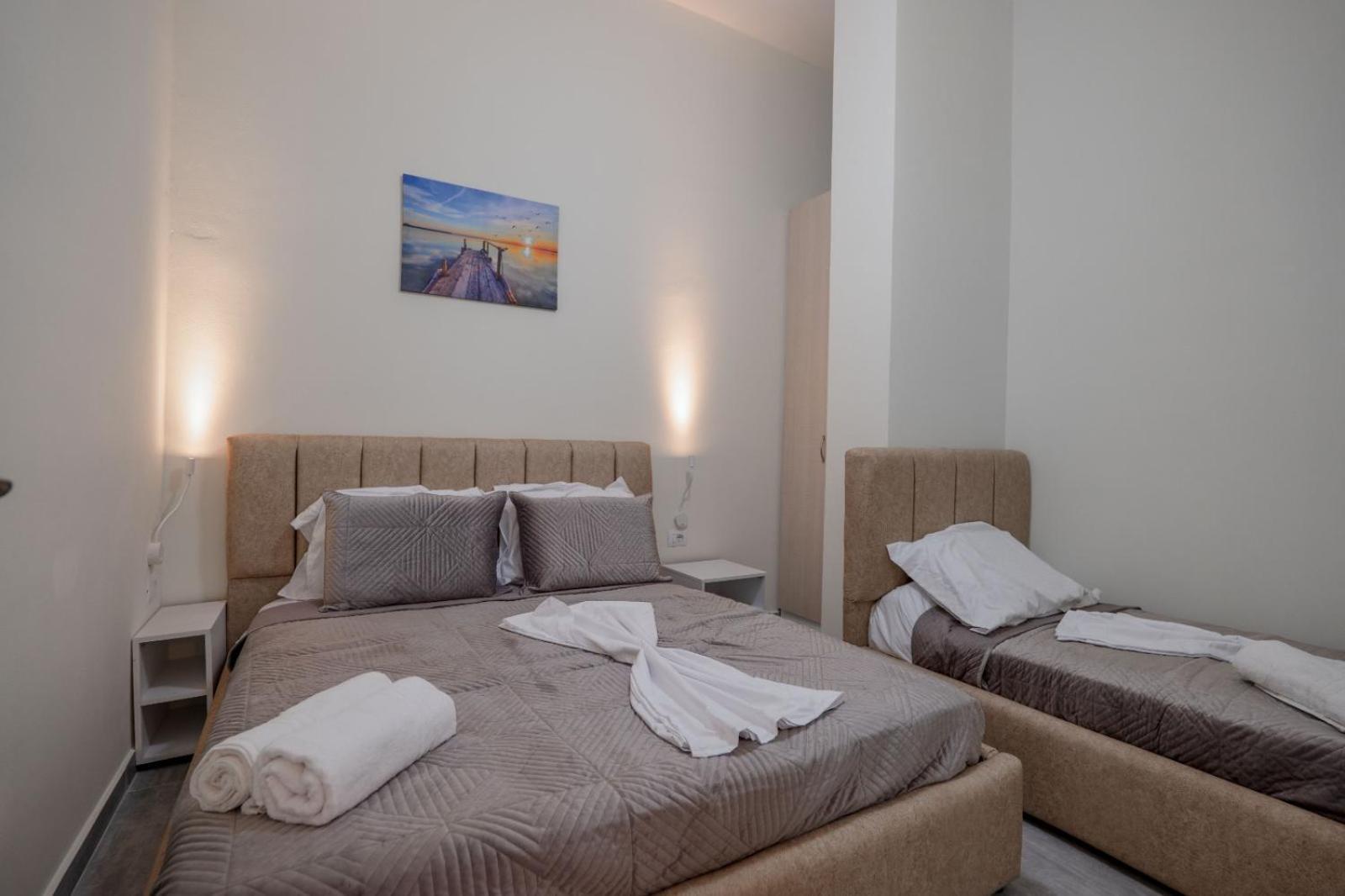 Esel Apartments Sarandë エクステリア 写真