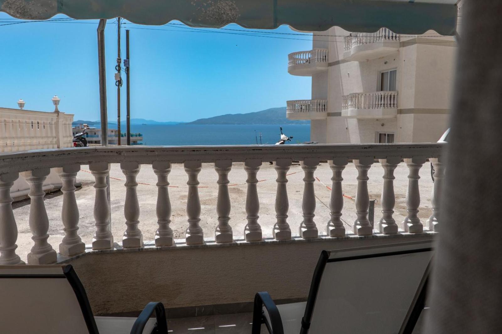 Esel Apartments Sarandë エクステリア 写真