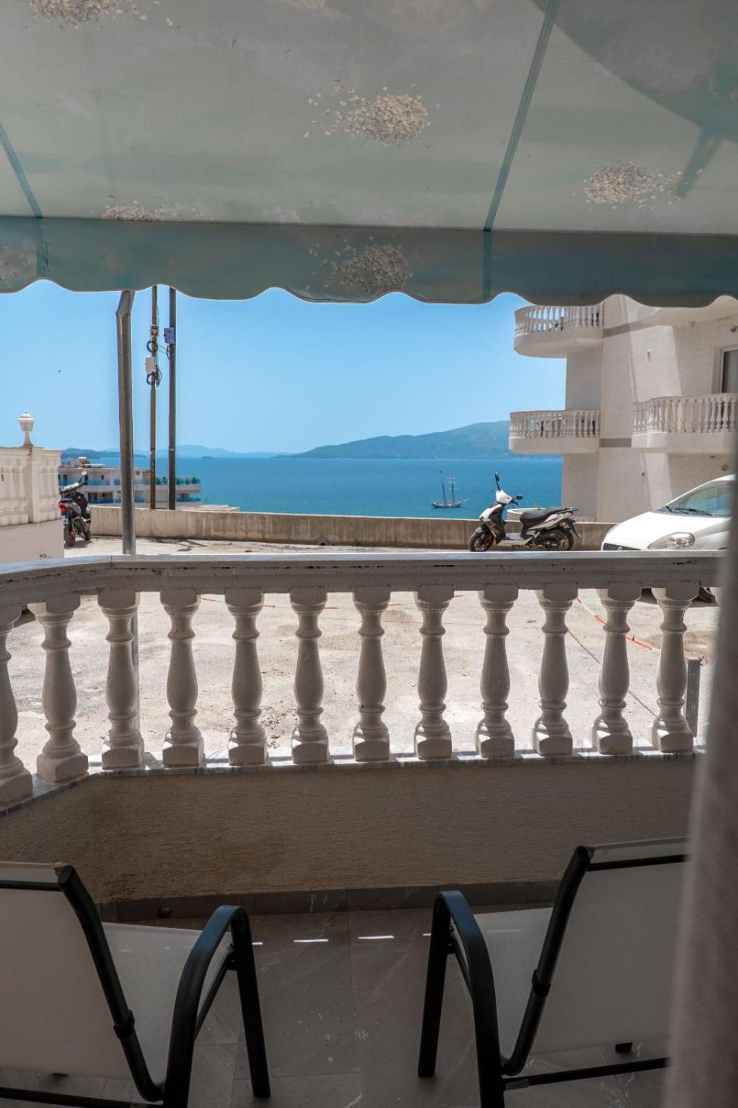 Esel Apartments Sarandë エクステリア 写真